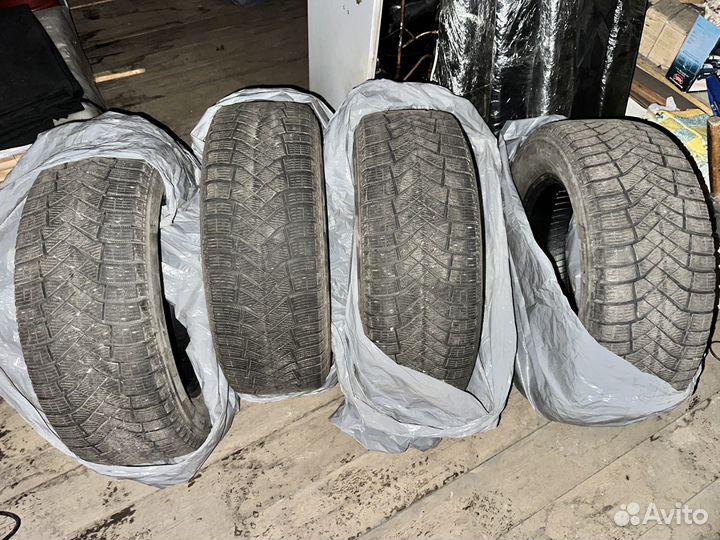 Pirelli Ice Zero FR 215/60 R16