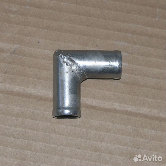 Штуцер под шланг д.20*20 (угловой)