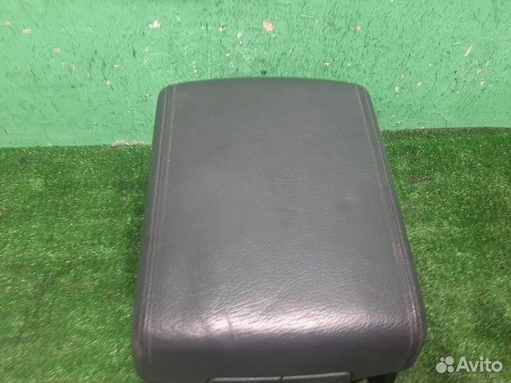 Подлокотник volkswagen Touareg (7L) 2006