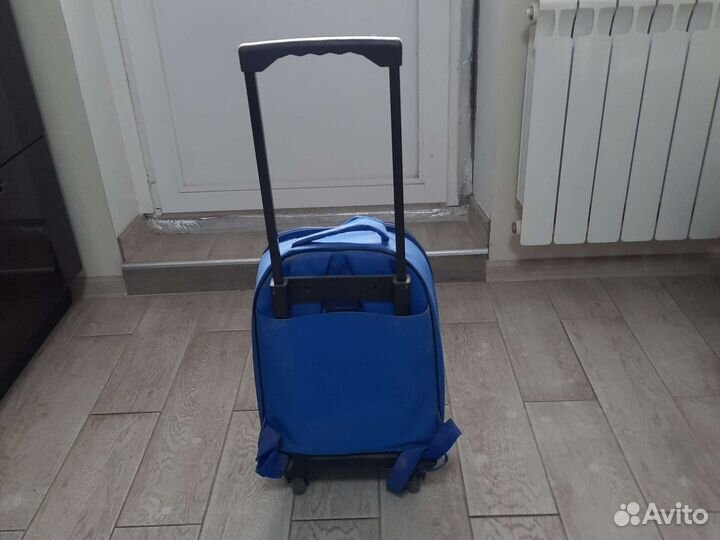 Детский чемодан на колесиках