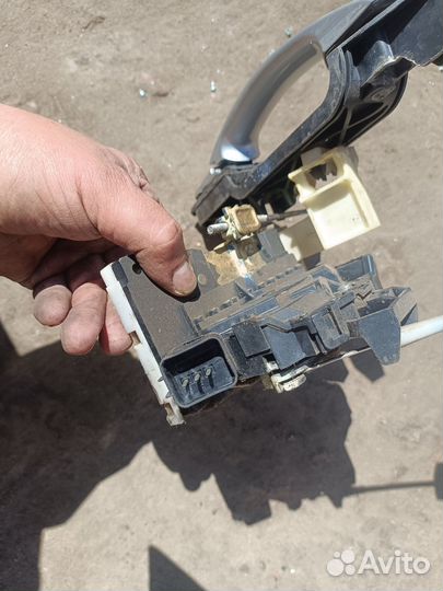 Замок задней правой двери Ford Mondeo 3