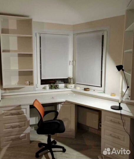 Рабочая зона у окна