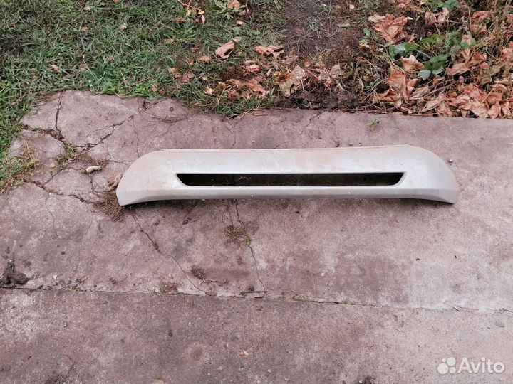 Губа бампера