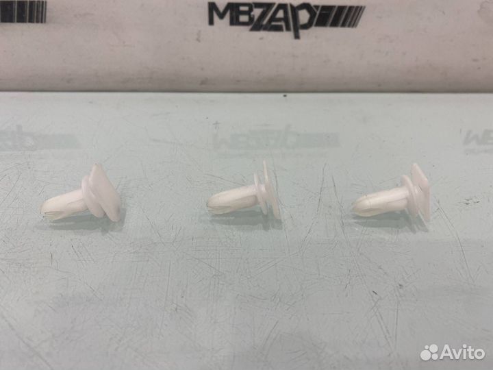 Клипса порога Mercedes W221