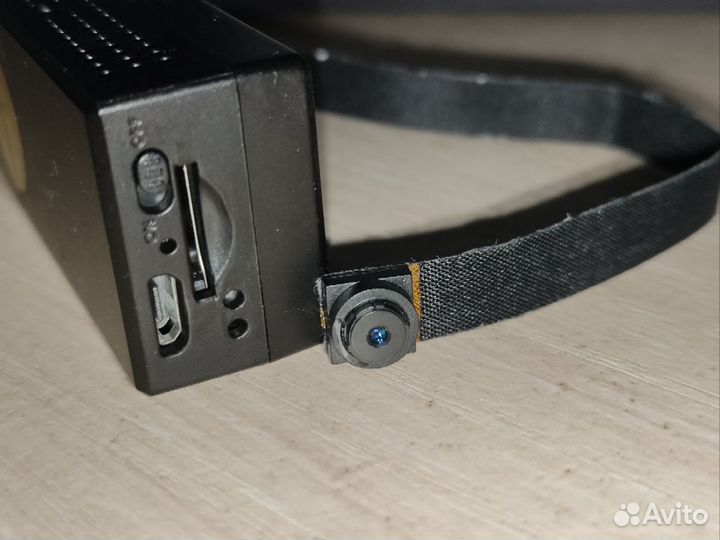 Мини видеокамера и мини наушники