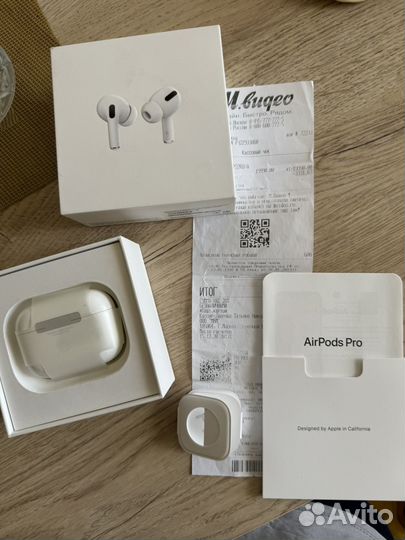 Air pods pro левый наушник+кейс