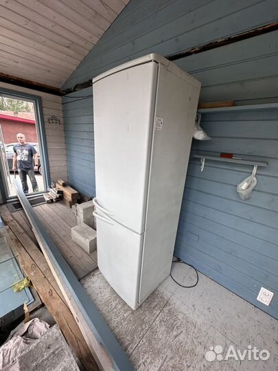 Холодильник бу Атлант