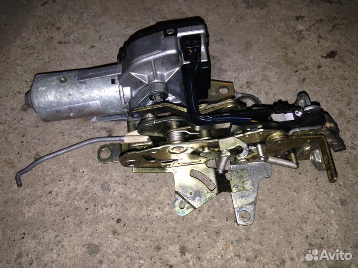 Доводчик задней двери на Мерседес е230т (W210)