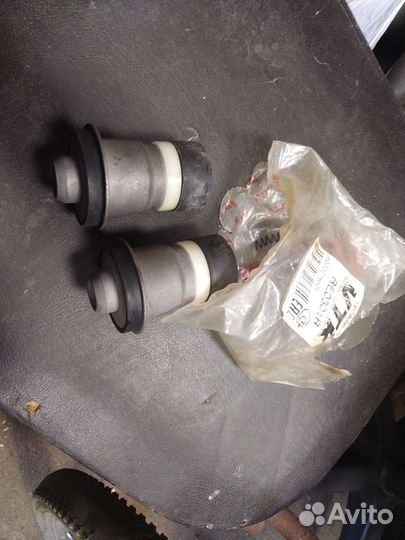 Саленблоки подрамника Renault