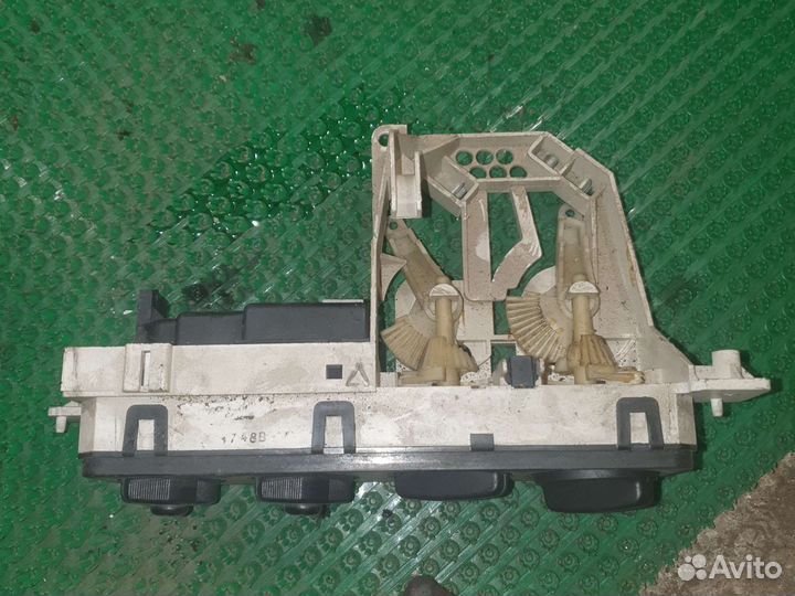 Блок управления климатом Плимут Бриз 96-00г