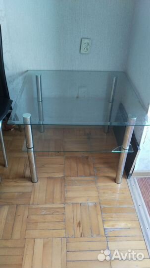 Столик стеклянный