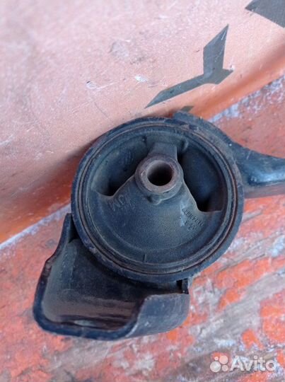 Подушка двс правая Mitsubishi Airtrek CU2W 4G63