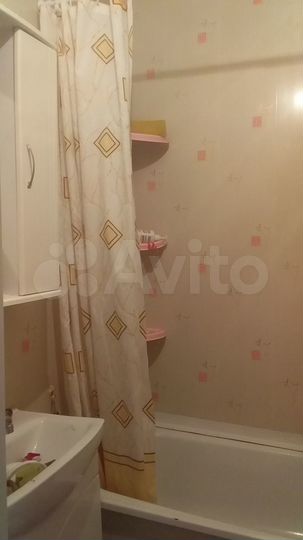 4-к. квартира, 100 м², 1/2 эт.