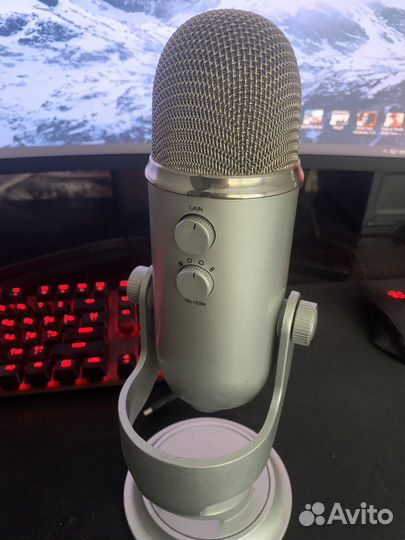 Микрофон blue yeti
