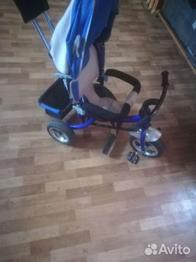 Детский трехколесный велосипед с ручкой