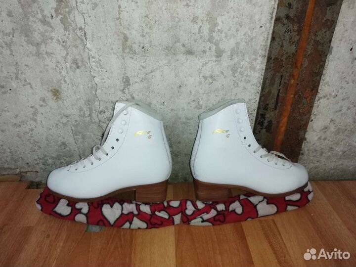 Коньки для фигурного катания профессиональные
