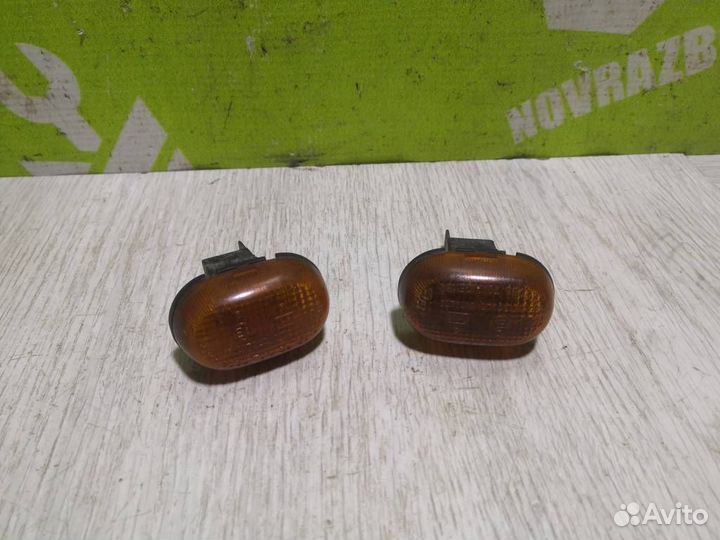 Повторитель на крыло желтый Сузуки Балено 98-07