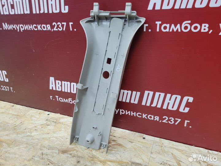 Обшивка средней стойки левая Renault Logan