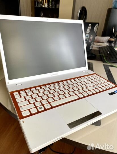 Ноутбук samsung 300V5A-S1A (NP300V5A-S1ARU)