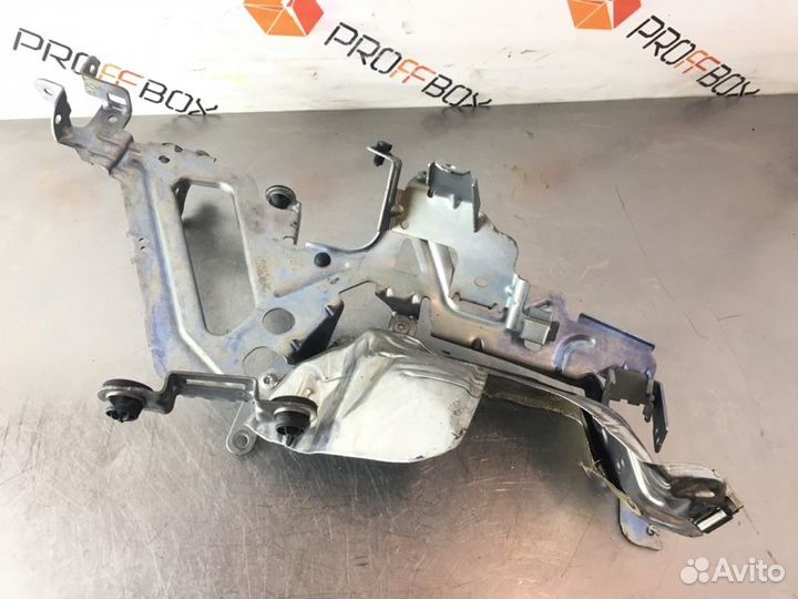 Кронштейн блока управления двигателем Mercedes