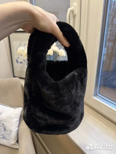 Сумка меховая Arket