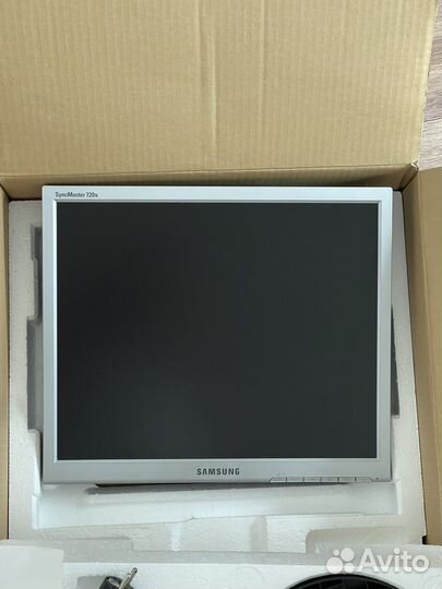 Монитор Samsung SyncMaster 720n