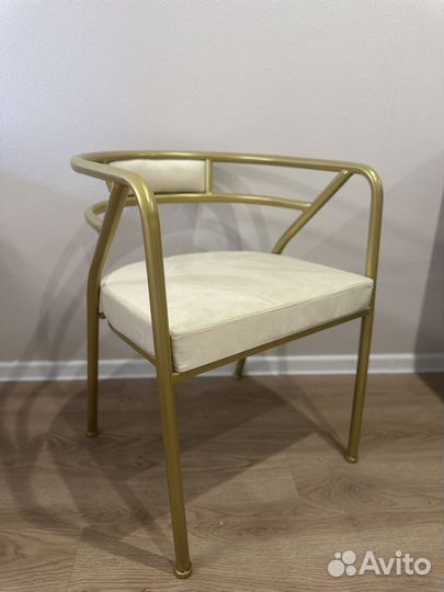 Стул золотой