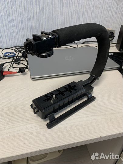 Штатив для видеокамеры