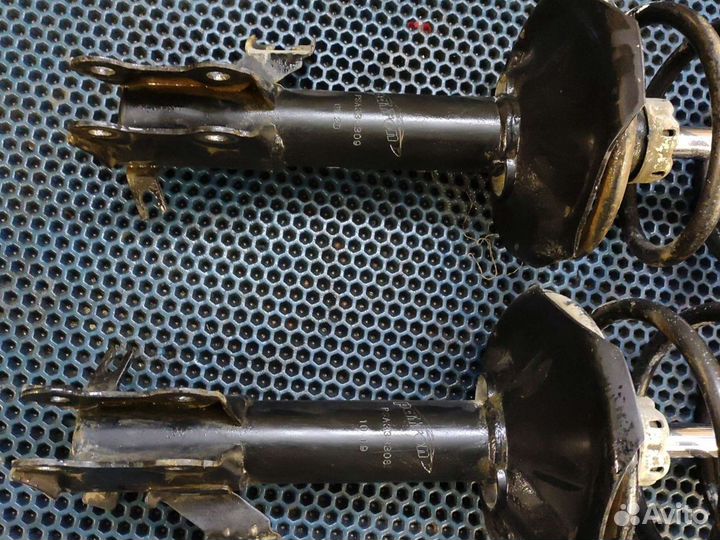 Стойка передняя Nissan Almera N16