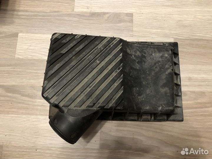 Крышка корпуса воздухана Volkswagen Passat B3