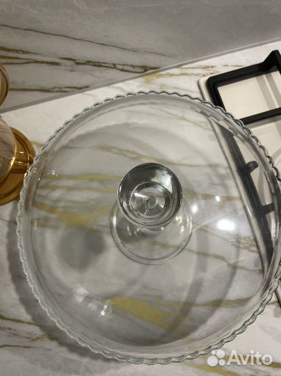 Тортница на ножке с крышкой