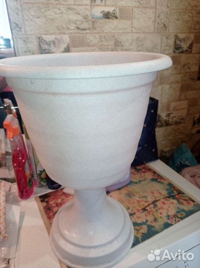 Большой цветочный горшок