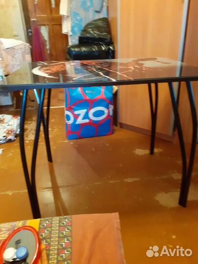 Кухонный стол стеклянный