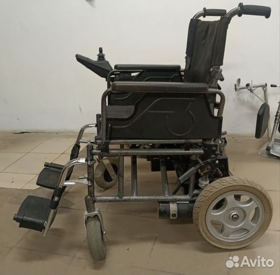 Инвалидная коляска с электроприводом