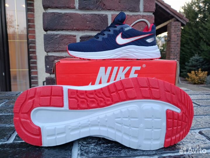 Кроссовки спортивные Nike подростковые