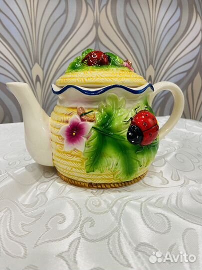 Заварочный чайник, сахарница