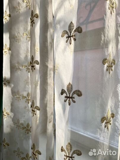 Набор штор с деревянными карнизами для эркера