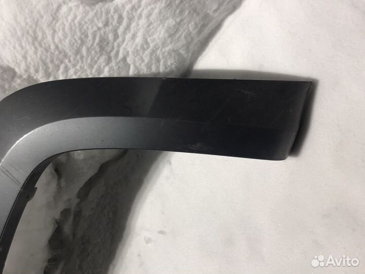 2HH853818 накладка заднего правого крыла амарок