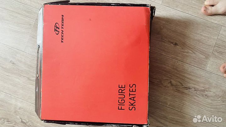 Продам коньки женские