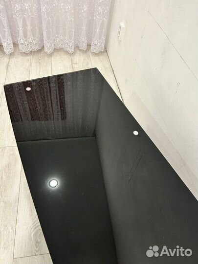 Стеклянная тумба под тв