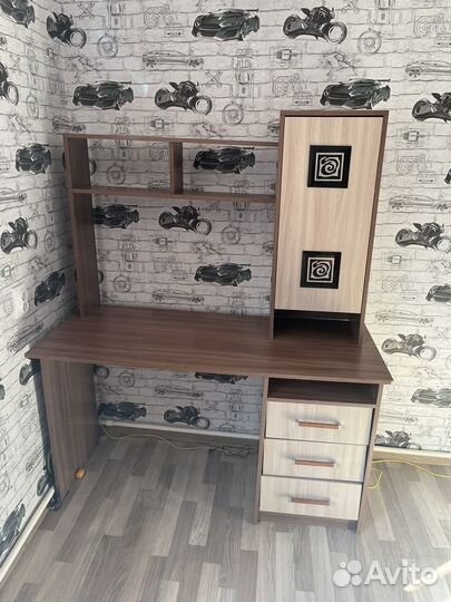Письменный стол