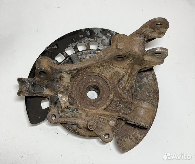 Кулак со ступицей задний Volkswagen Tuareg 2005