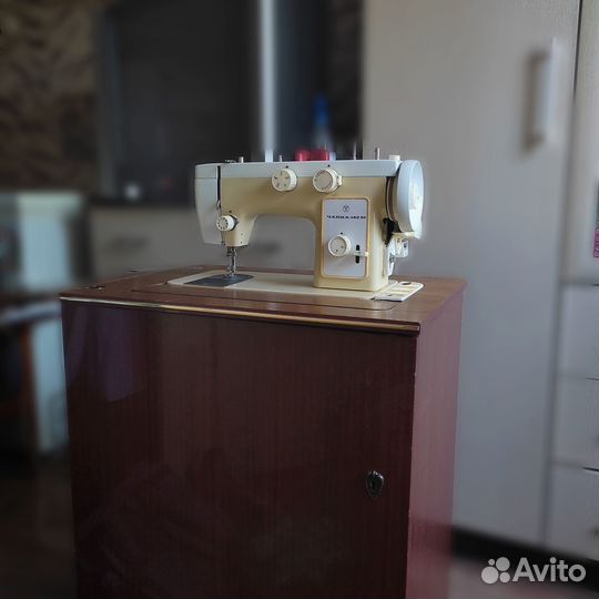 Швейная машинка чайка 142м