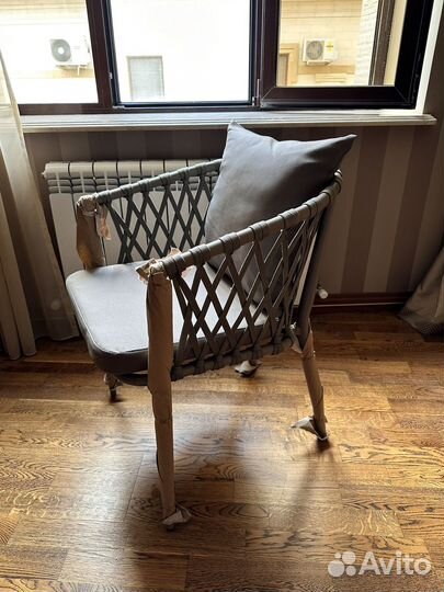 Стол со стульями