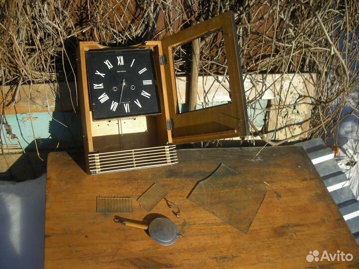 Часы Янтарь Jantar Маяк настенные карниз СССР корп