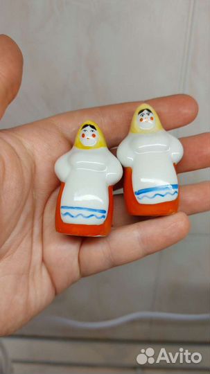 Фаpфорoвaя cтатуэтка Матрeшка