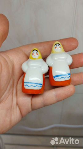 Фаpфорoвaя cтатуэтка Матрeшка