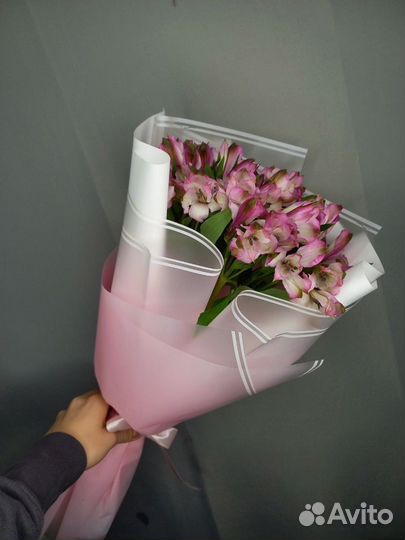 Букет из 9 розовых альстромерий