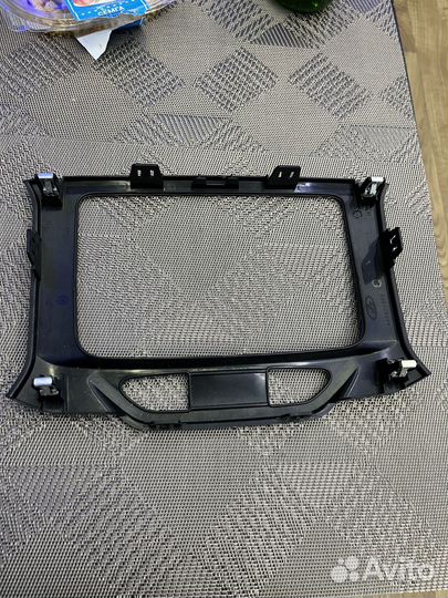 Рамка штатной магнитолы LADA X-ray