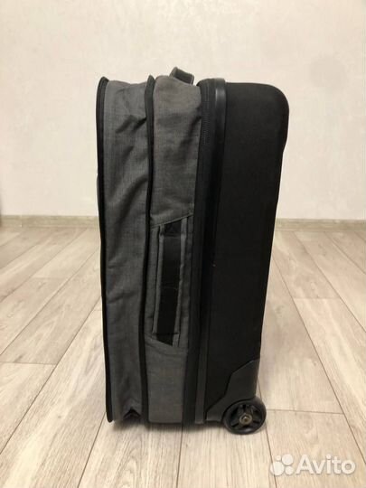 Dakine carry-on roller